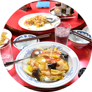 中華料理と丸テーブル